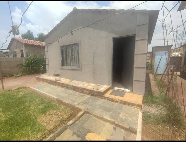 2 BEDROOM HOUSE FOR SALE IN DAVEYTON CENTRAL
